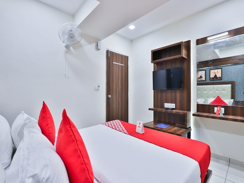 Hotel Oyo 14211 Laxmi Palace