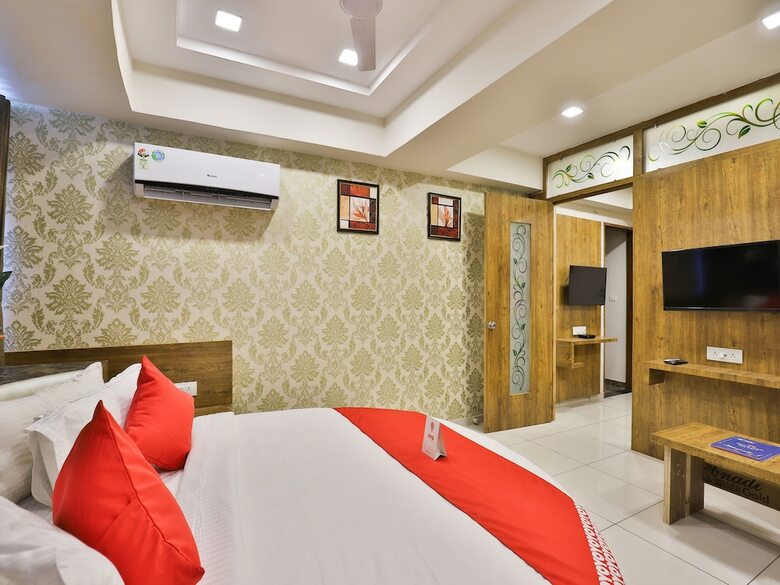 Hotel Oyo 14211 Laxmi Palace