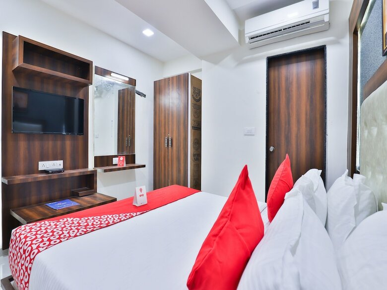 Hotel Oyo 14211 Laxmi Palace