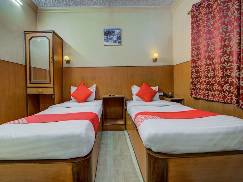 Oyo 7852 Hotel Embassy