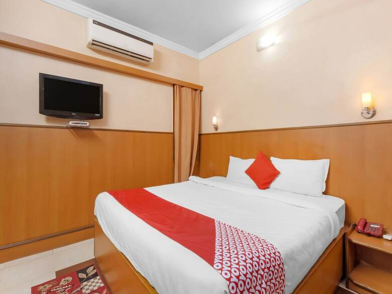 Oyo 7852 Hotel Embassy