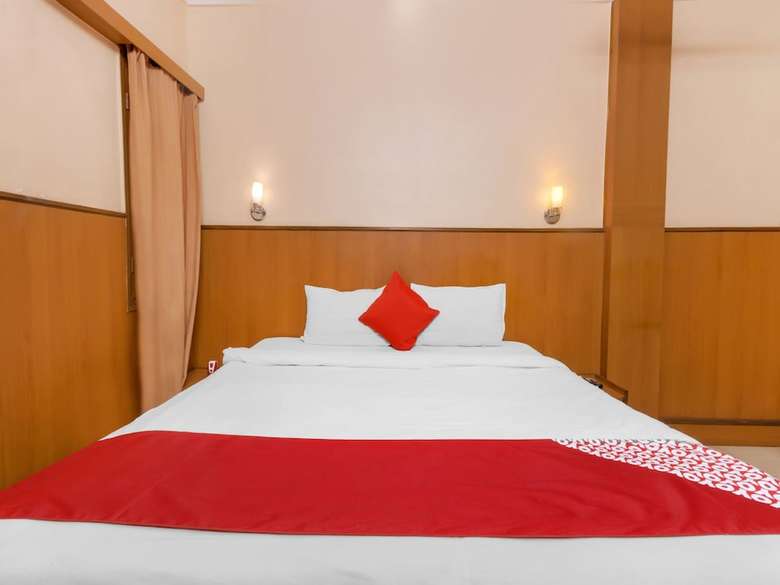 Oyo 7852 Hotel Embassy