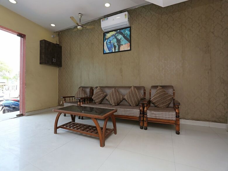 Oyo 13852 Hotel Maharana Palace