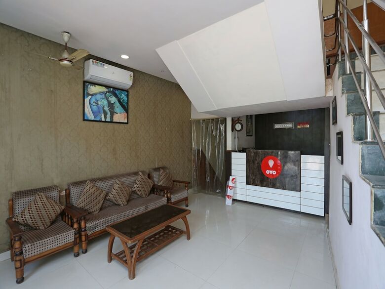 Oyo 13852 Hotel Maharana Palace