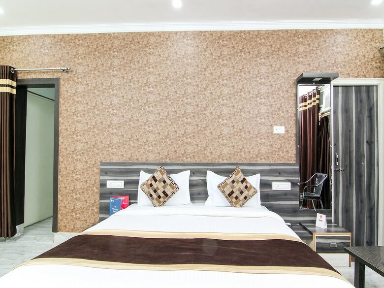 Hotel Oyo 6252 Deepak Palace