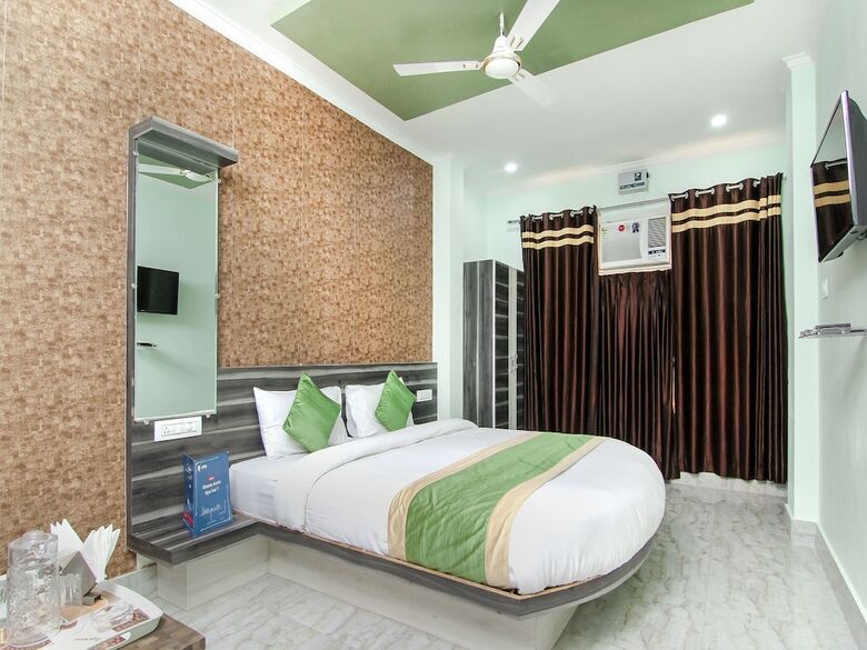 Hotel Oyo 6252 Deepak Palace