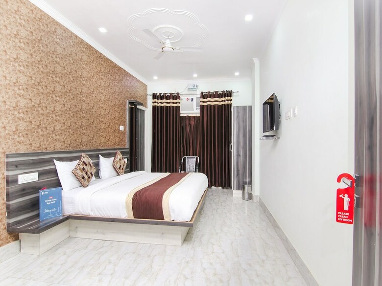 Hotel Oyo 6252 Deepak Palace