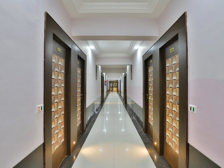 Oyo 15862 Infocity Hotel Llp