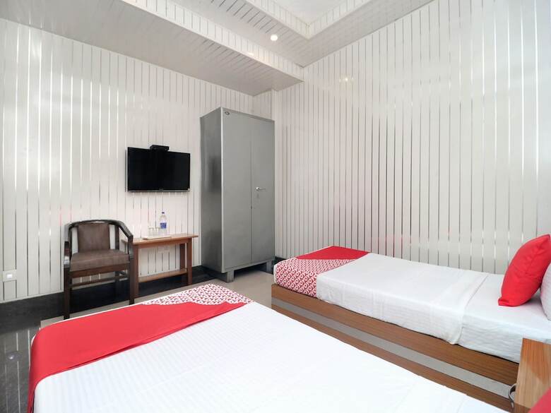 Oyo 14533 Hotel Mohan