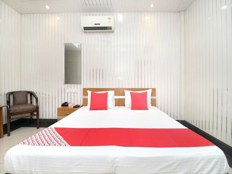 Oyo 14533 Hotel Mohan