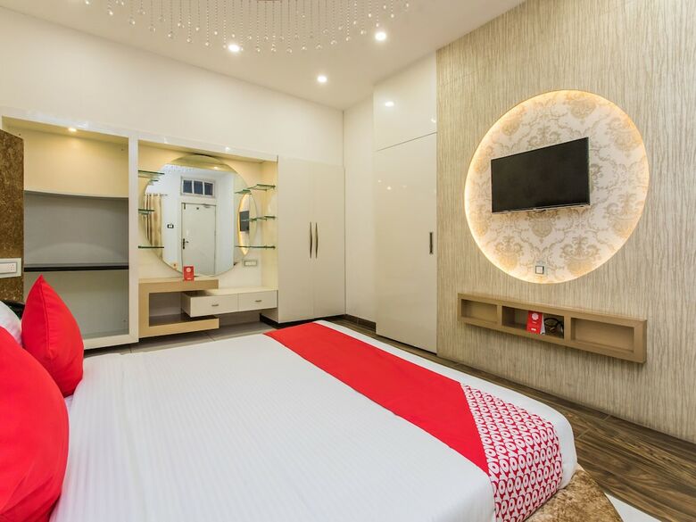 Oyo 15401 Hotel Surana Palace