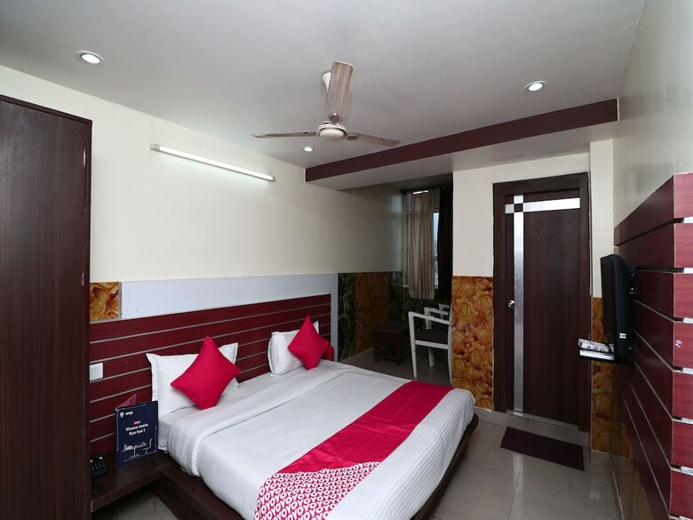 Apartamento Oyo 15794 Jatin Hotel