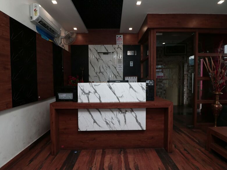 Apartamento Oyo 15794 Jatin Hotel