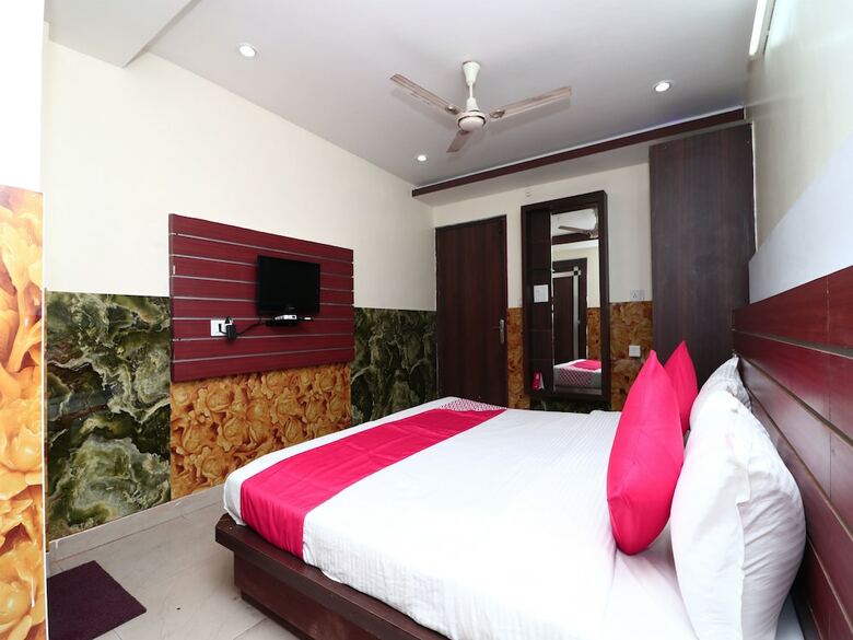 Apartamento Oyo 15794 Jatin Hotel