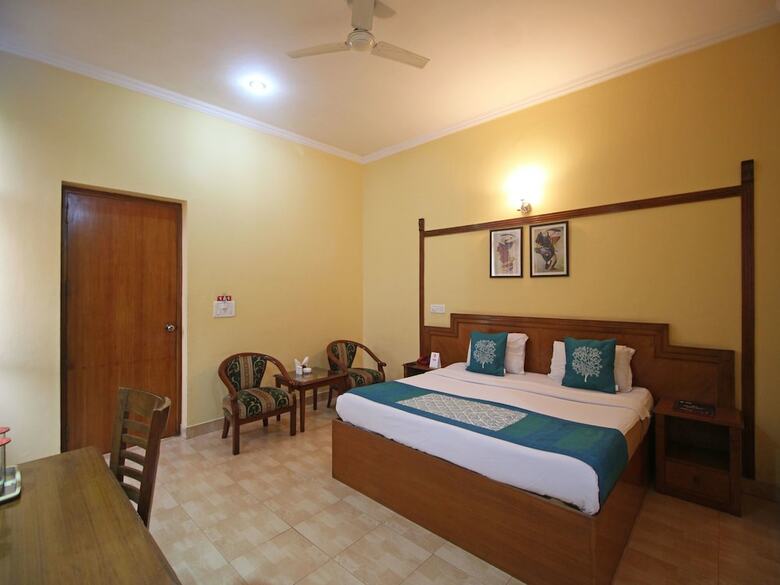 Capital O 6977 Hotel Clarks
