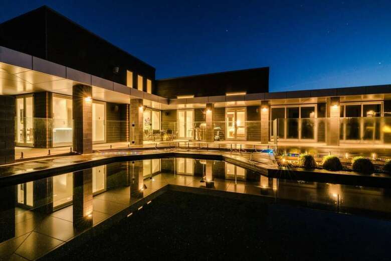 Karaka Luxury Vacation Home With Pool