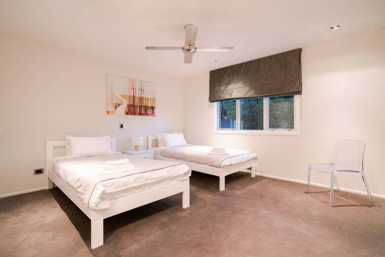 Karaka Luxury Vacation Home With Pool