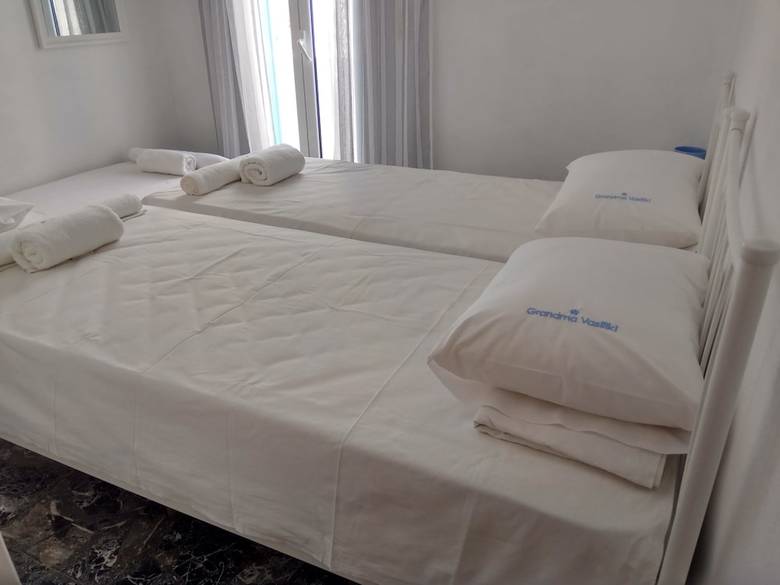 Hotel Grandma Vasiliki Rooms To Let
