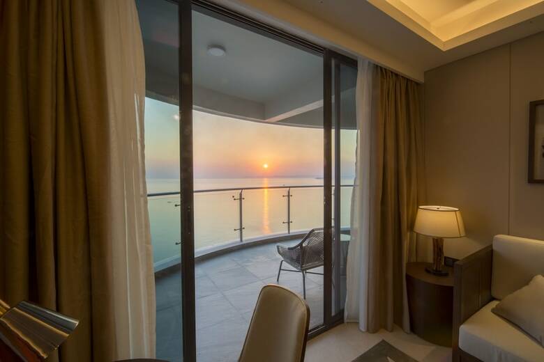 Sunshine Bay Hotel