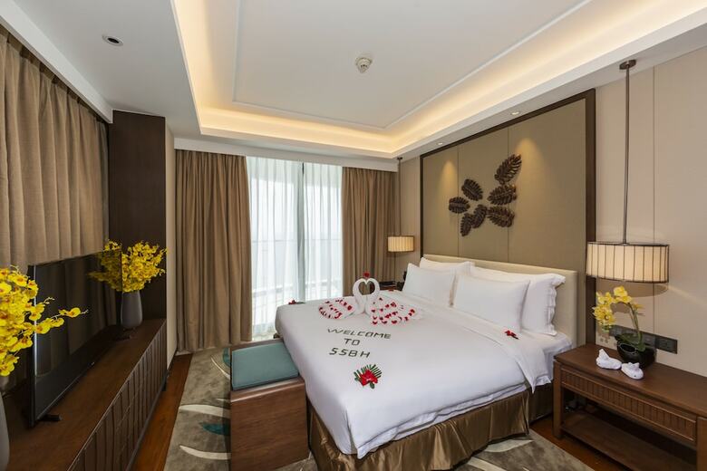 Sunshine Bay Hotel