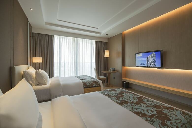 Sunshine Bay Hotel