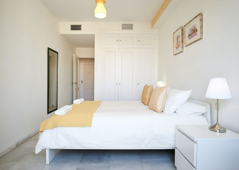 Luminoso  Apartamento En Triana