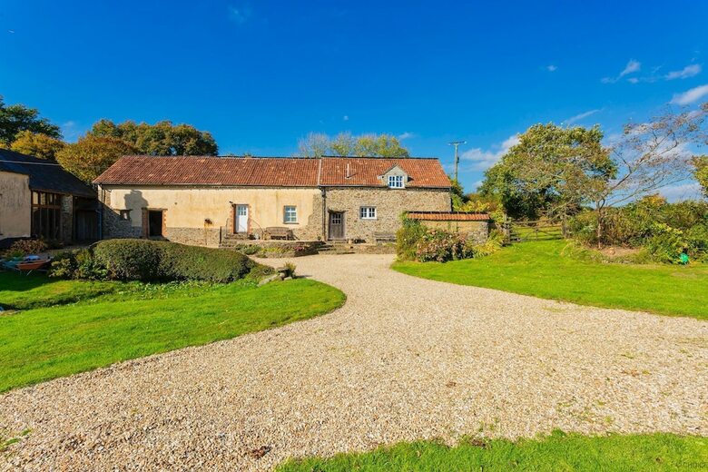 Buckland Brewer Cob Barn 2 Bedrooms