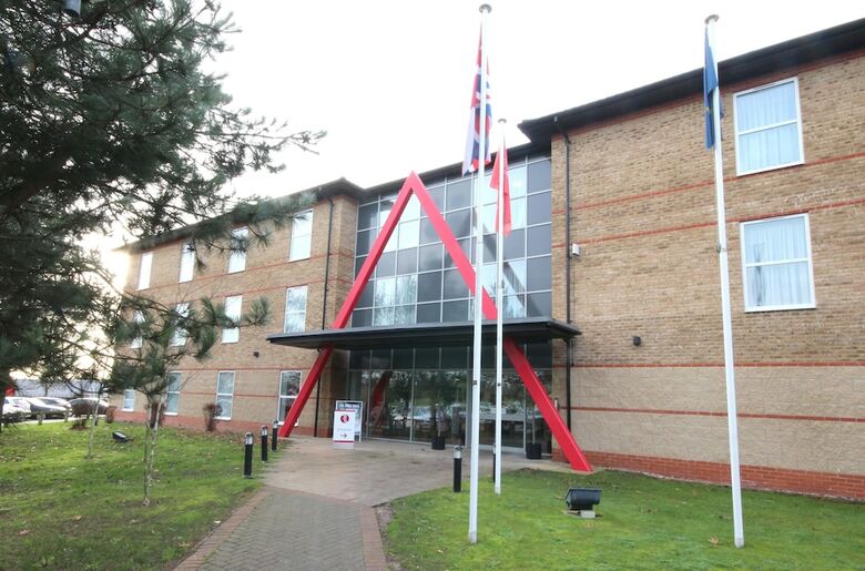 Hotel Ramada By Wyndham London Stansted Airport