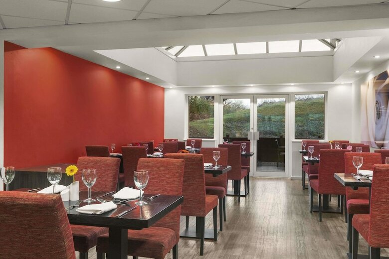 Hotel Ramada By Wyndham London Stansted Airport