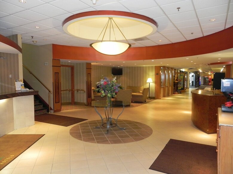 Quality Hotel & Suites At The Falls