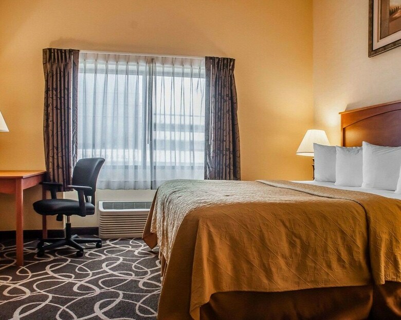 Quality Hotel & Suites At The Falls