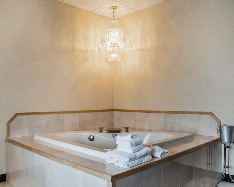 Quality Hotel & Suites At The Falls