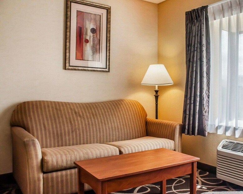 Quality Hotel & Suites At The Falls
