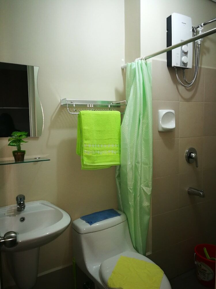 Cozy Condo Studio Near Airport With Wifi