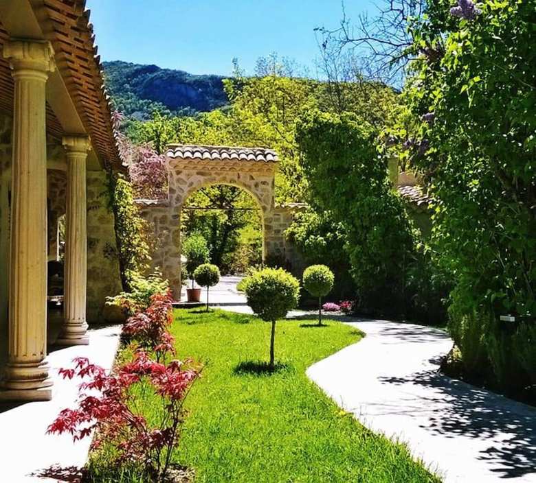 Le Mas Des 5 Fontaines. Gite