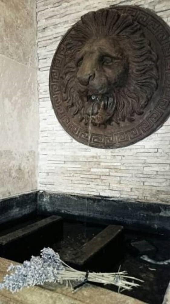 Le Mas Des 5 Fontaines. Gite