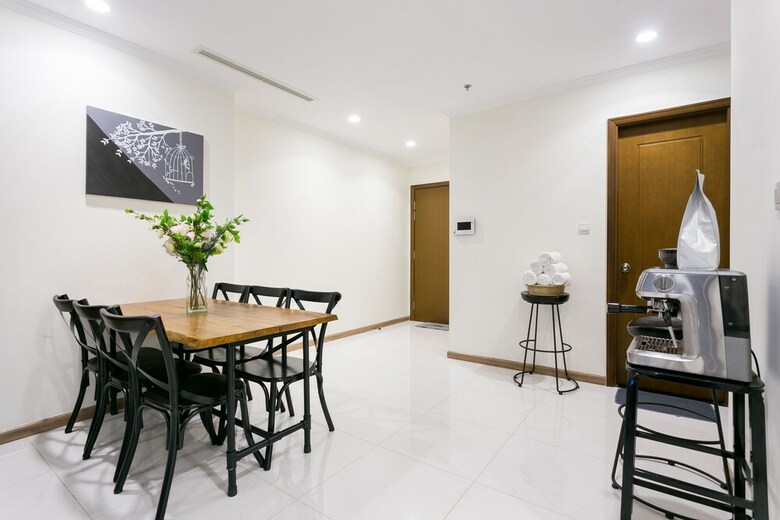 Luxury Apartment In Vinhomes Golden River