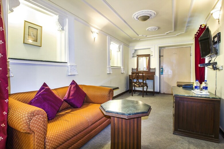 Fabhotel Sugan Niwas Palace Bani Park