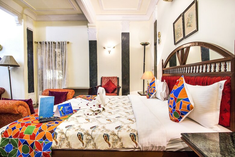 Fabhotel Sugan Niwas Palace Bani Park