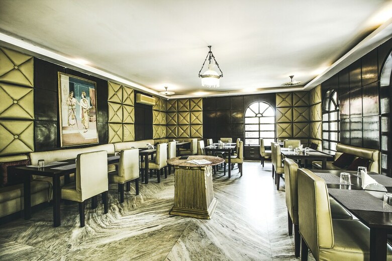 Fabhotel Sugan Niwas Palace Bani Park