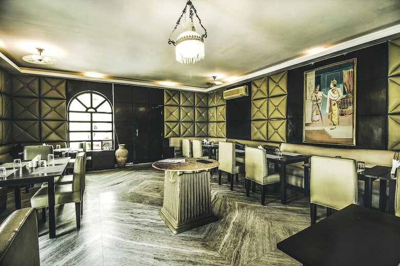 Fabhotel Sugan Niwas Palace Bani Park