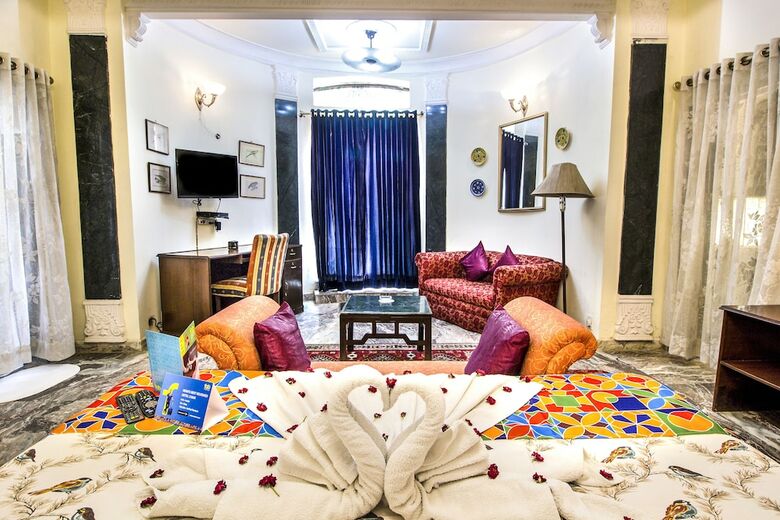 Fabhotel Sugan Niwas Palace Bani Park