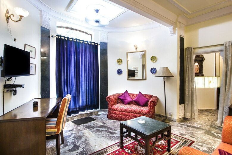 Fabhotel Sugan Niwas Palace Bani Park