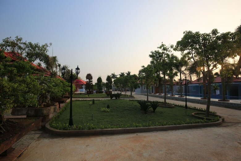 Ven Song Riverside Hotel