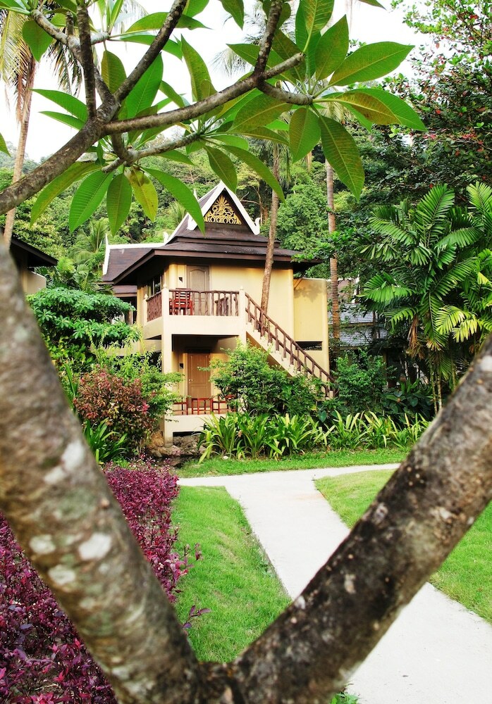 Hotel Bhumiyama Beach Resort