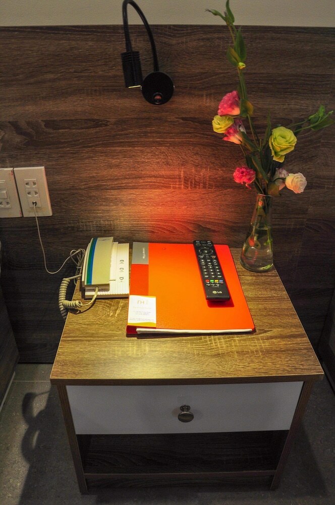 Nice Hue Hotel
