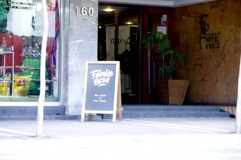 Hostal F�nix Beds Hostel