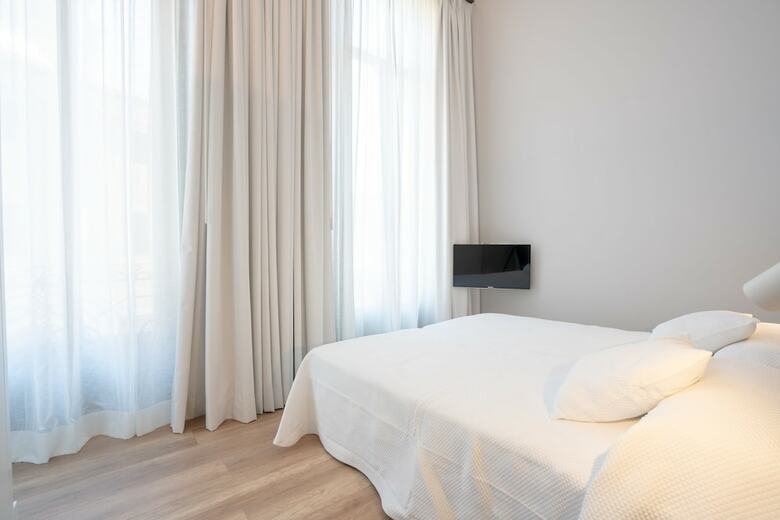 Apartamentos L'aguila Suites Gaud�