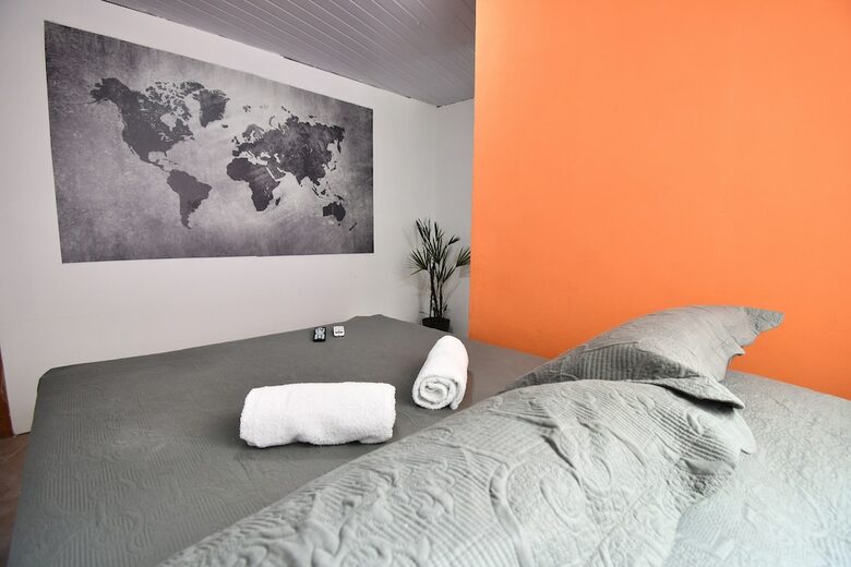 Hostal The Queen Hostel