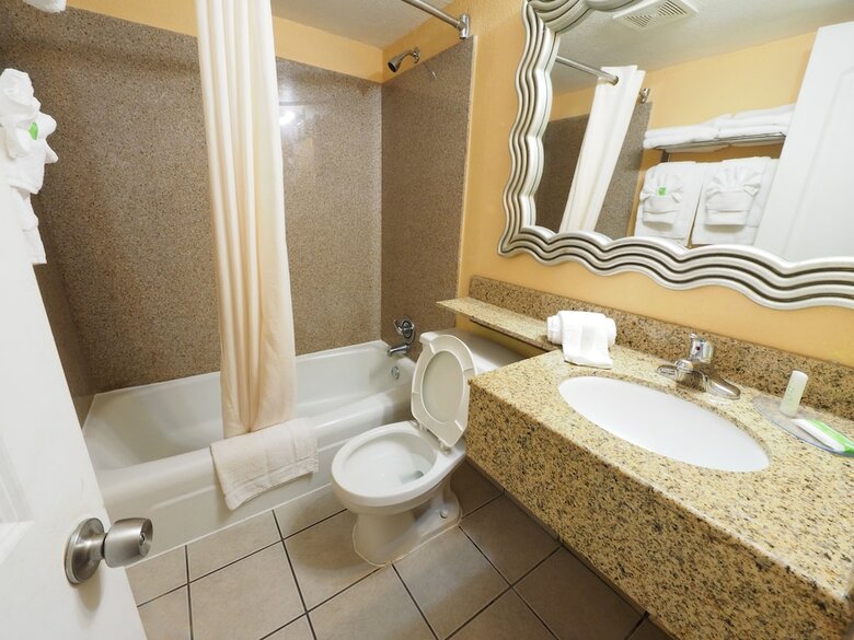 Hotel Seashire Inn & Suites